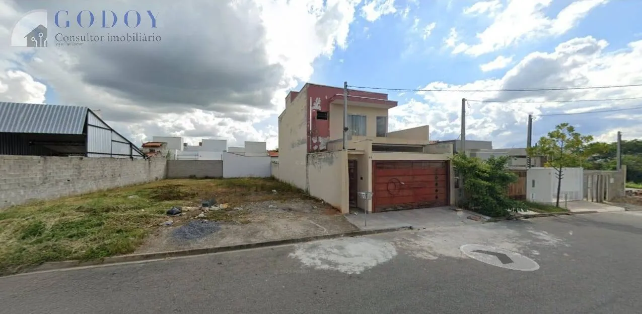 Imagem Oportunidade Única! Terreno Plano no Flamboyant, Próximo ao Centro