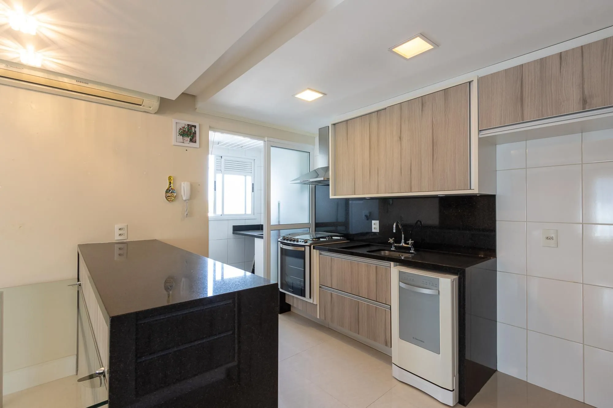 Imagem Apartamento de 3 dormitórios, 1 suíte e 2 vagas escrituradas no bairro Tristeza.