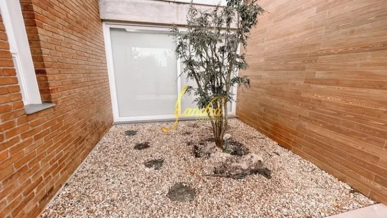Imagem Casa térrea com 3 suítes e beira de lago com piscina