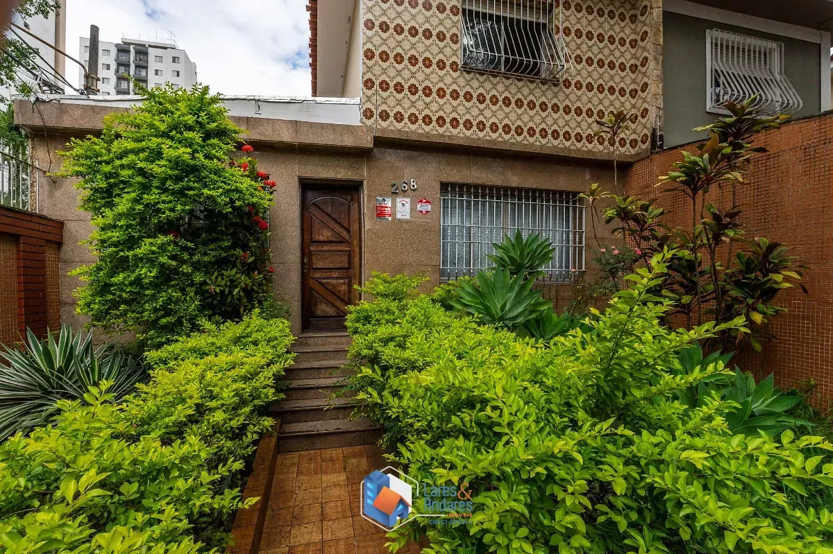 Imagem Sobrado para venda em Vila Firmiano Pinto com 3 quartos, sendo 1 suíte, 240m²