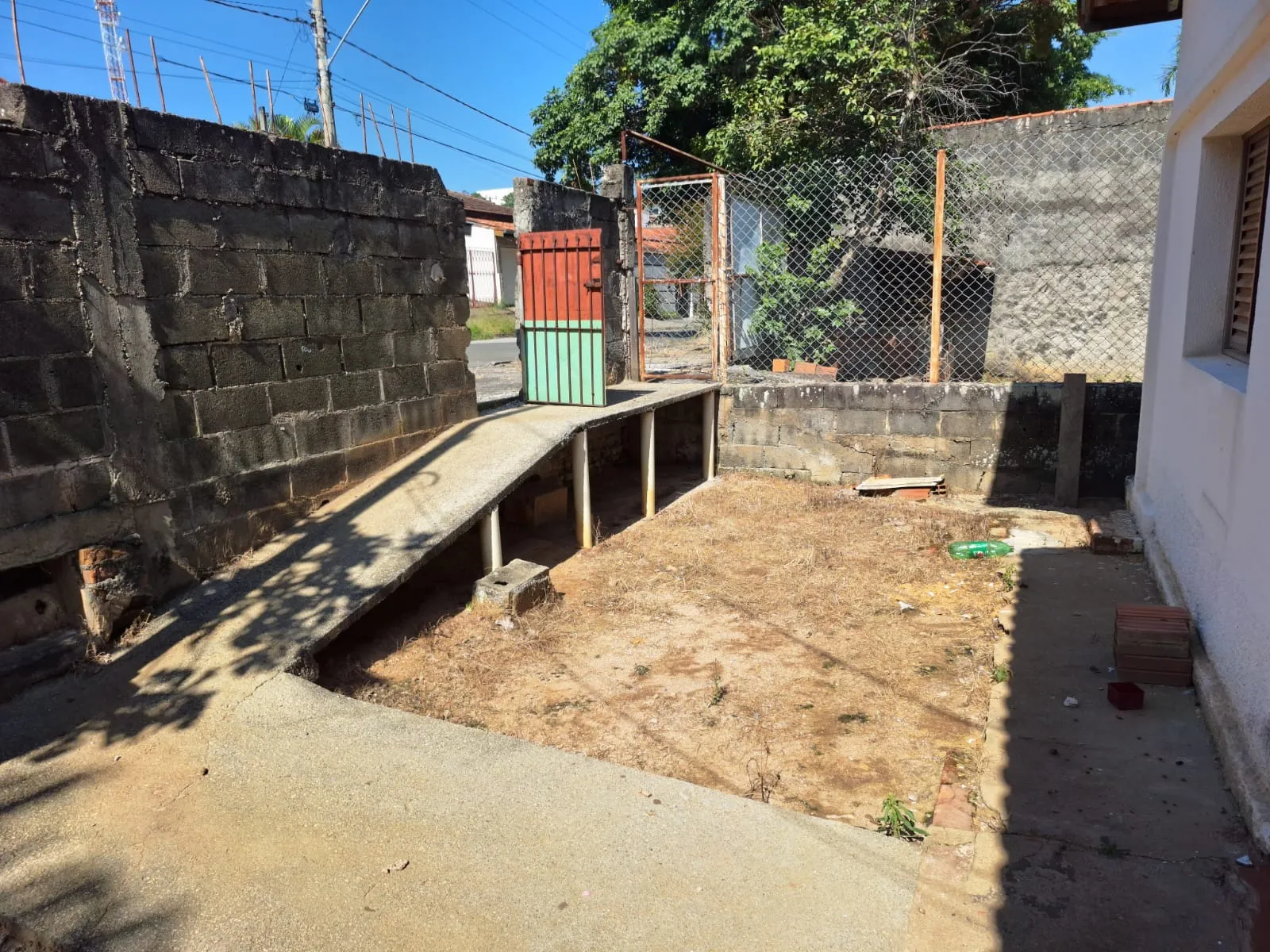 Imagem Casa à Venda no Jardim Novo Eldorado | 300 m² de Terreno | 2 Quartos e Galpão