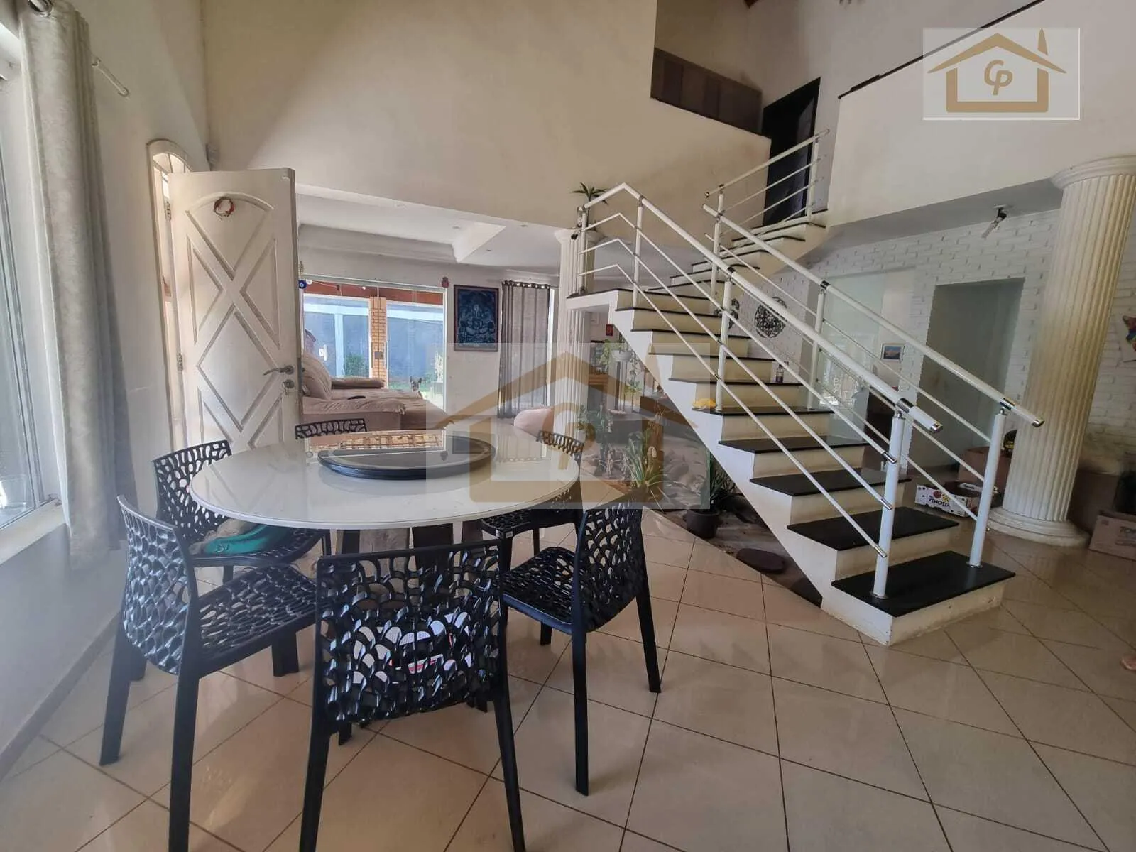 Imagem Casa com 4 dormitórios e piscina em terreno de 940 metros