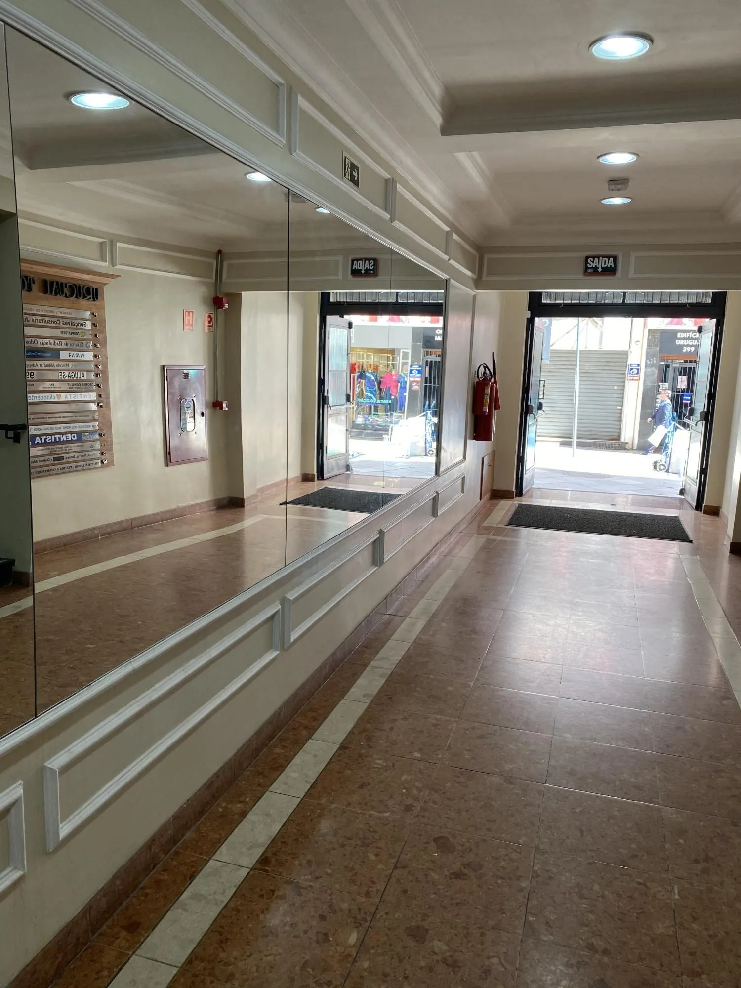 Imagem MÁFFER IMÓVEIS ALUGA EXCELENTE CONJUNTO COMERCIAL - ANDAR INTEIRO NO CENTRO DE PORTO ALEGRE 280m² de área privativa