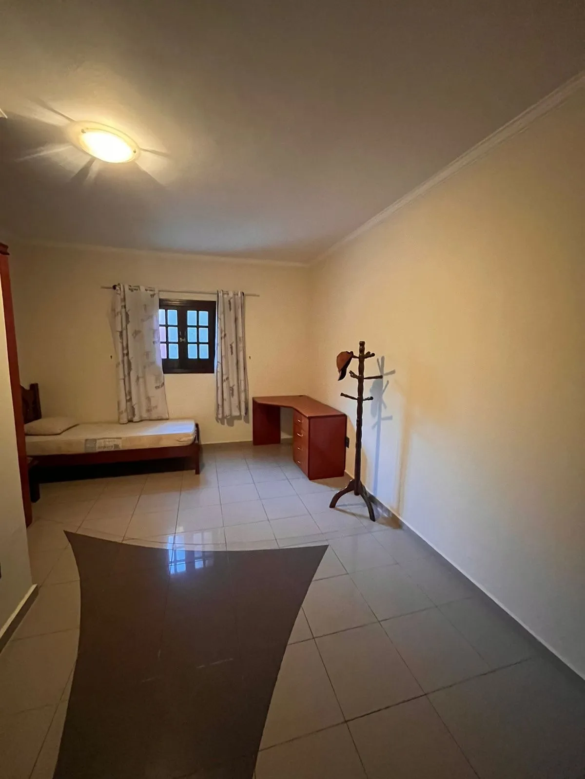 Imagem "Ampla Residência com 6 Dormitórios no Condomínio Residencial Isaura"