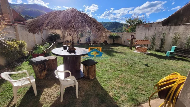 Imagem Casa grande com pontos de Comércio a venda no bairro Veraneio em Santana do Paraíso.