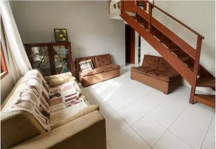 Imagem Casa 4 domitorios sendo uma suite com 6 vagas em 195m2 no bairro Guaruja.