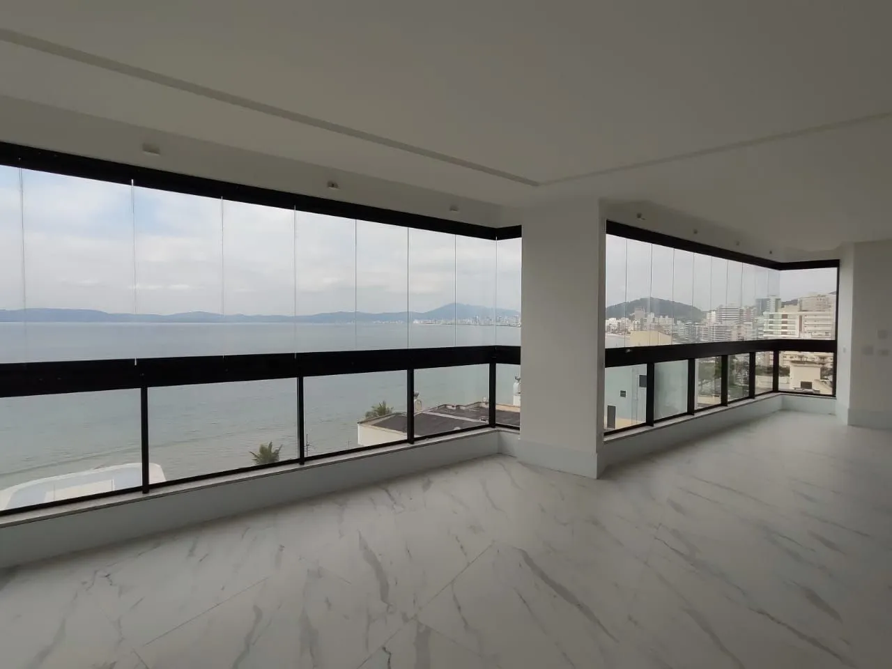 Imagem Apartamento com vista para o mar à venda com 200m2 por R$ 9.000.000,00