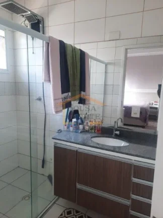 Imagem Sobrado em condomínio fechado, bem tranquilo e muito arborizado, 3 dormitórios, sendo 1 suíte, es...