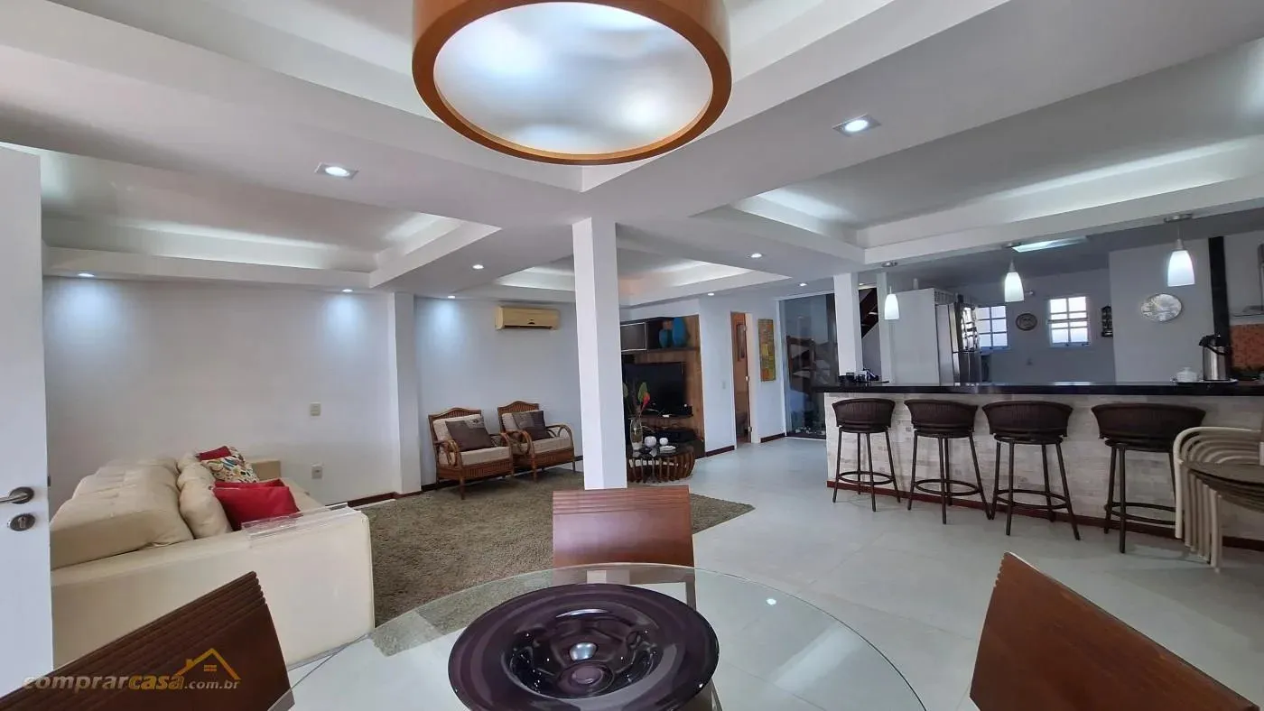 Imagem Casa em Condomínio para Venda em Cabo Frio / RJ no bairro Ogiva