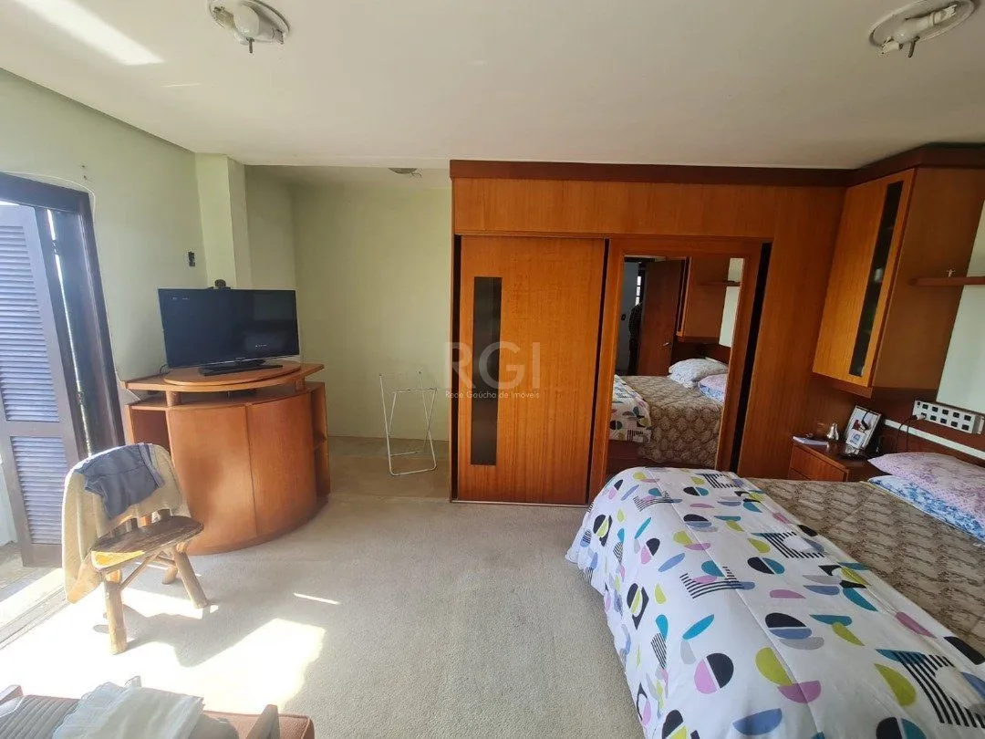 Imagem Casa para Venda - 464m², 5 dormitórios, sendo 4 suites, 4 vagas - Nonoai