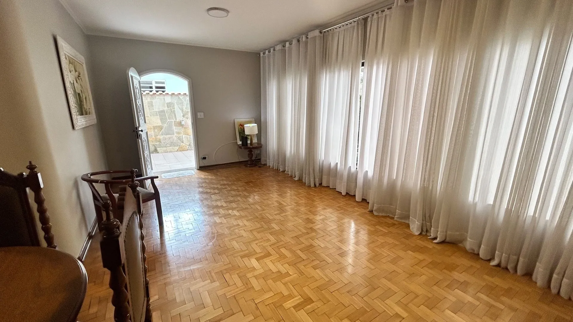 Imagem Sobrado alto Padrão. Exclusividade, sofisticação e muito espaço para viver os melhores momentos da sua vida.