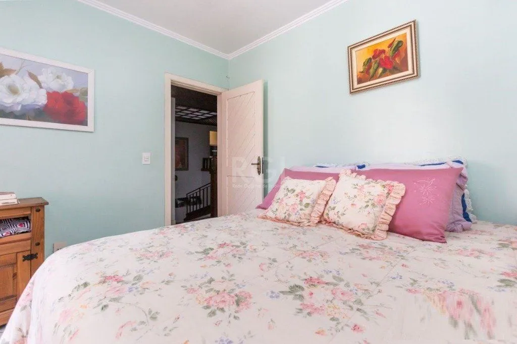 Imagem Casa para Venda - 258m², 3 dormitórios, sendo 1 suites, 4 vagas - Teresópolis