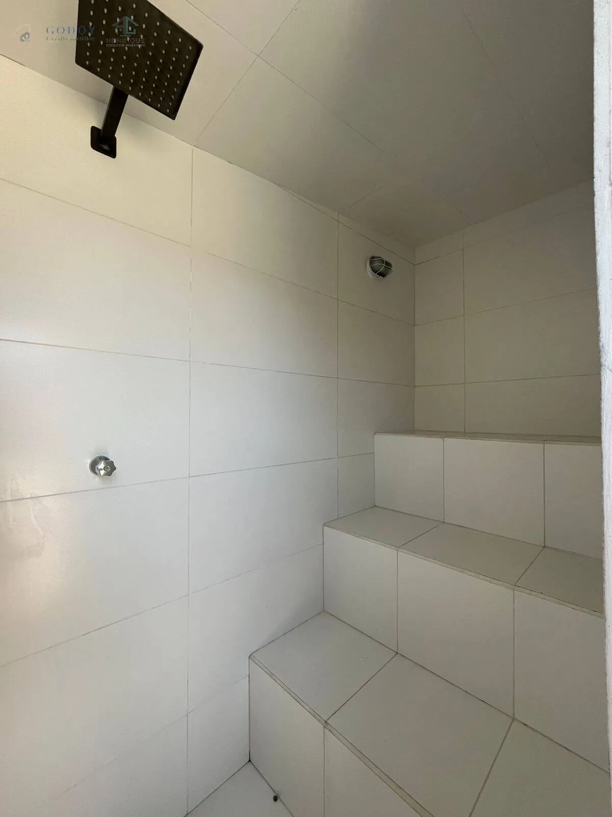 Imagem Excelente para Temporada: Casa com Piscina em Condomínio Seguro e Tranquilo