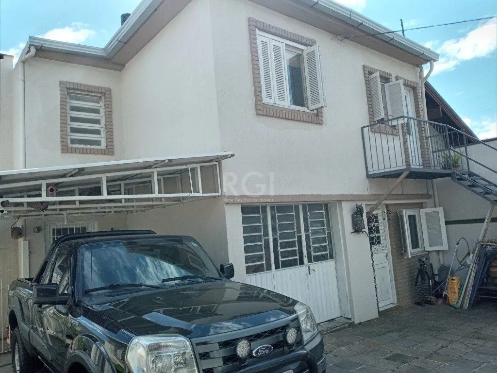 Imagem Casa para Venda - 384m², 3 dormitórios, sendo 1 suites, 3 vagas - Teresópolis