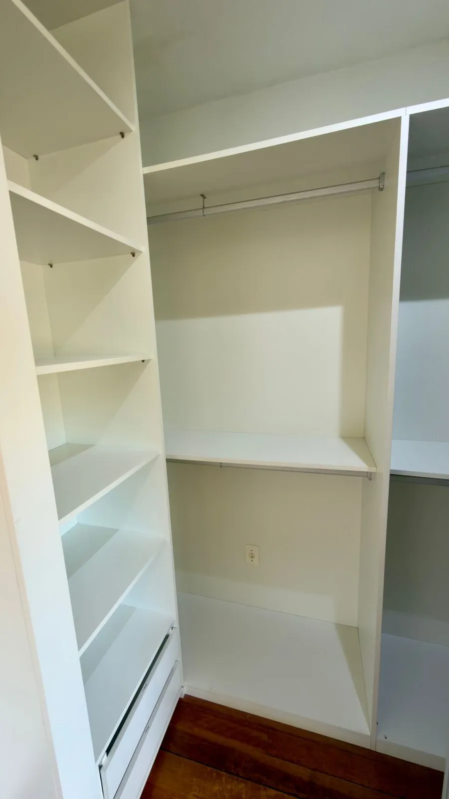 Imagem Casa com 02 quartos e 02 vagas no Bairro Jardim Itu em Porto Alegre