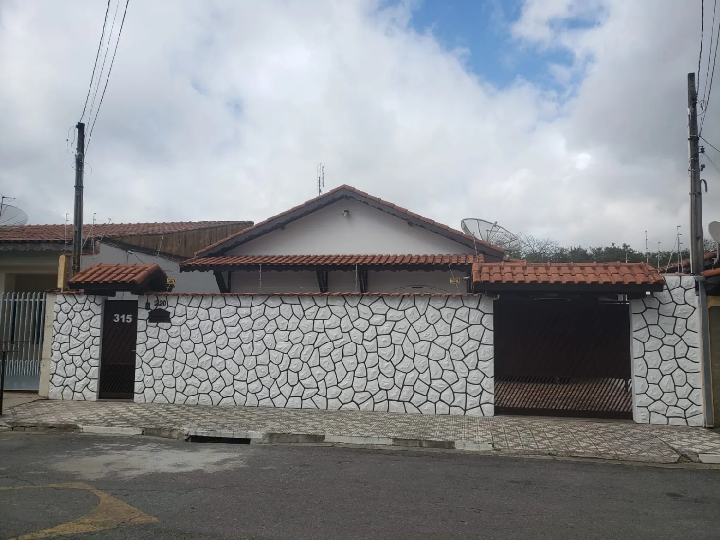 Imagem Casa à venda 3 Quartos, 3 Suites, 4 Vagas, 300M², Jardim Padre Rodolfo, Pindamonhangaba - SP