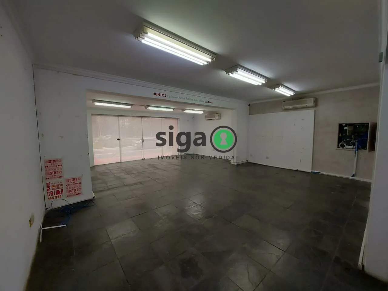 Imagem Casa Comercial para Locação em Pinheiros, com 350m² com 8 vagas, Sem mobilia