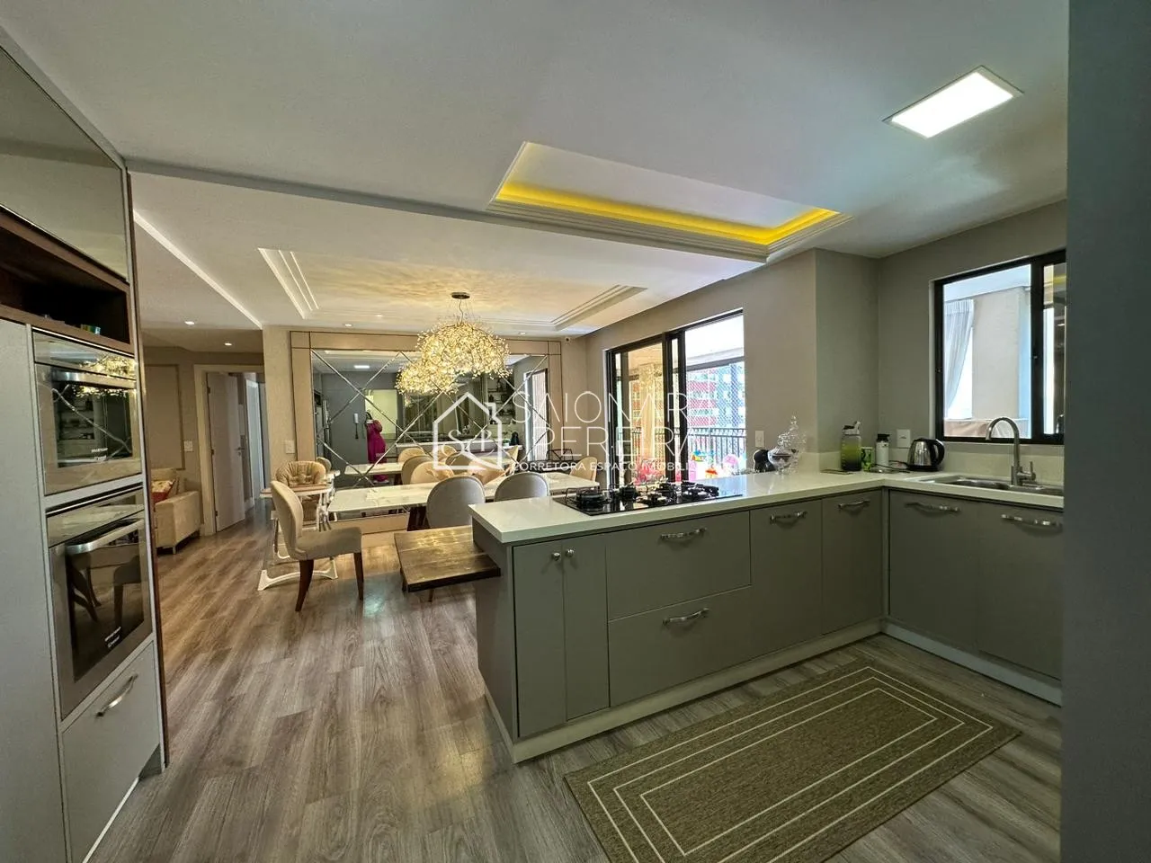 Imagem "Venha conhecer nosso espaçoso apartamento de 140m², 3 quartos e sacada com churrasqueira! Condomíni