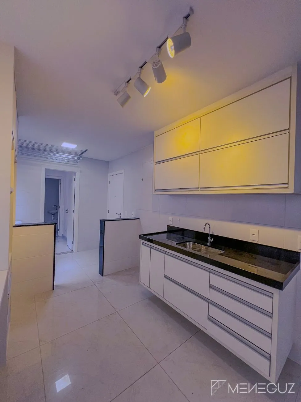 Imagem Apartamento 4 suítes no centro de Guarapari, de frente para o mar da Praia das Castanheiras