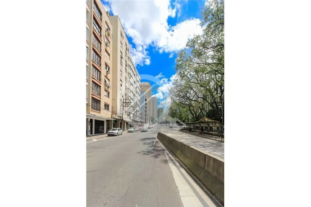 Imagem Imagina você viver bem próximo da Redenção, em frente da UFRGS, praticamente ao lado da Santa Ca...