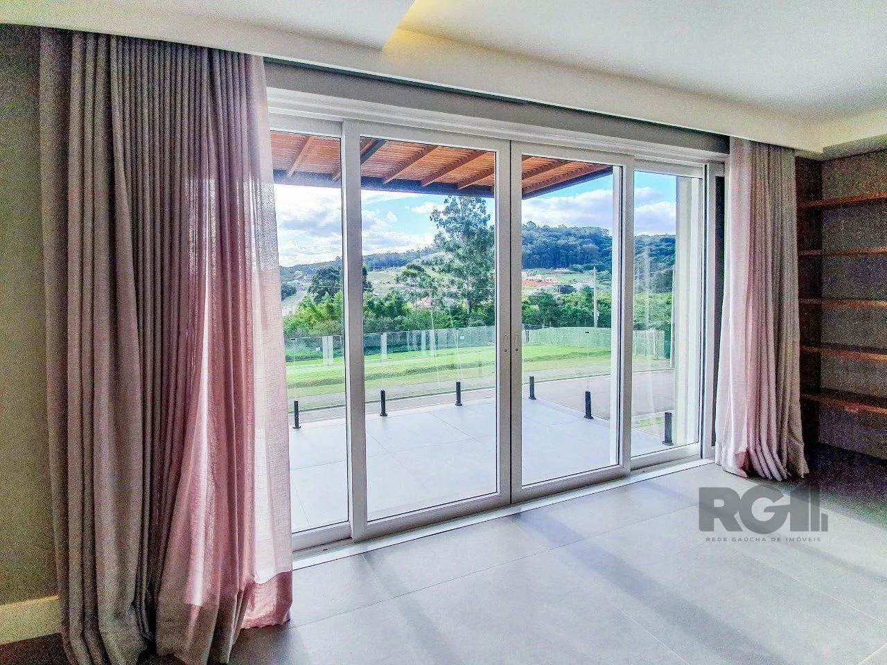 Imagem Casa Condominio para Venda - 293.86m², 3 dormitórios, sendo 3 suites, 2 vagas - Alphaville