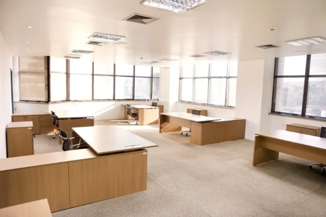 Imagem Andar comercial com 888m² na Av. das Nações Unidas.