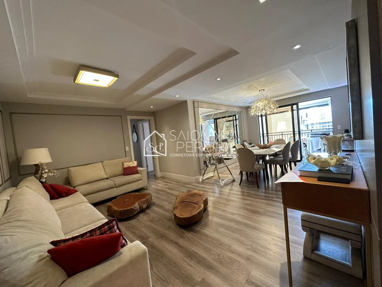 Imagem "Venha conhecer nosso espaçoso apartamento de 140m², 3 quartos e sacada com churrasqueira! Condomíni