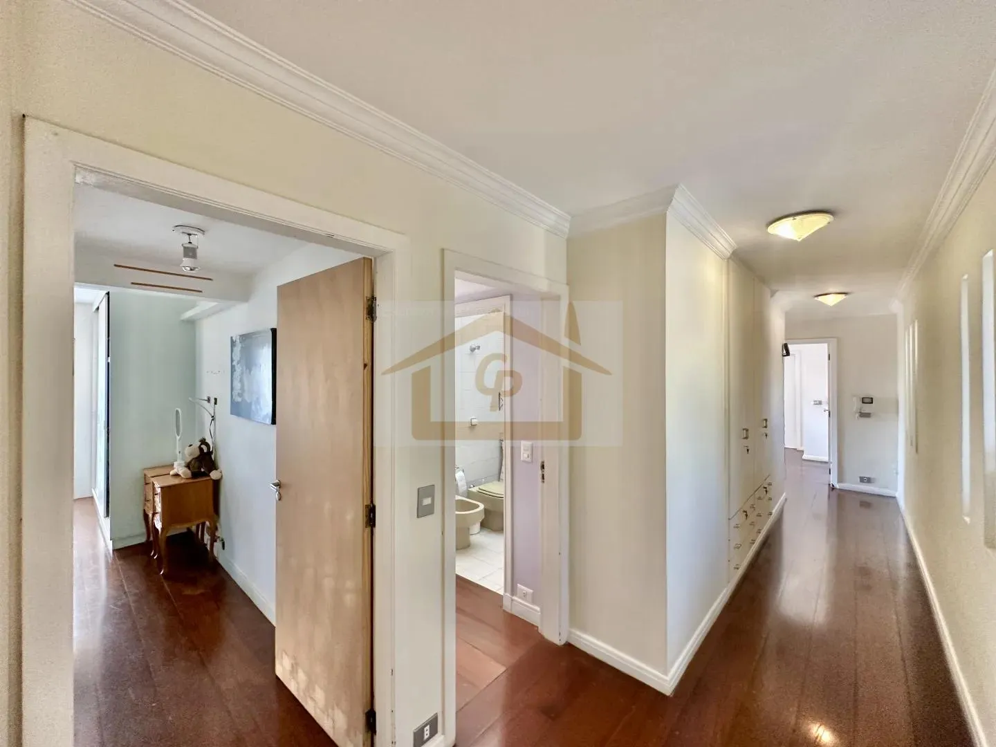 Imagem Rústica, avarandada, Mista alvenaria e madeira de lei, 3 dorms/1ste, gourmet, lareira!