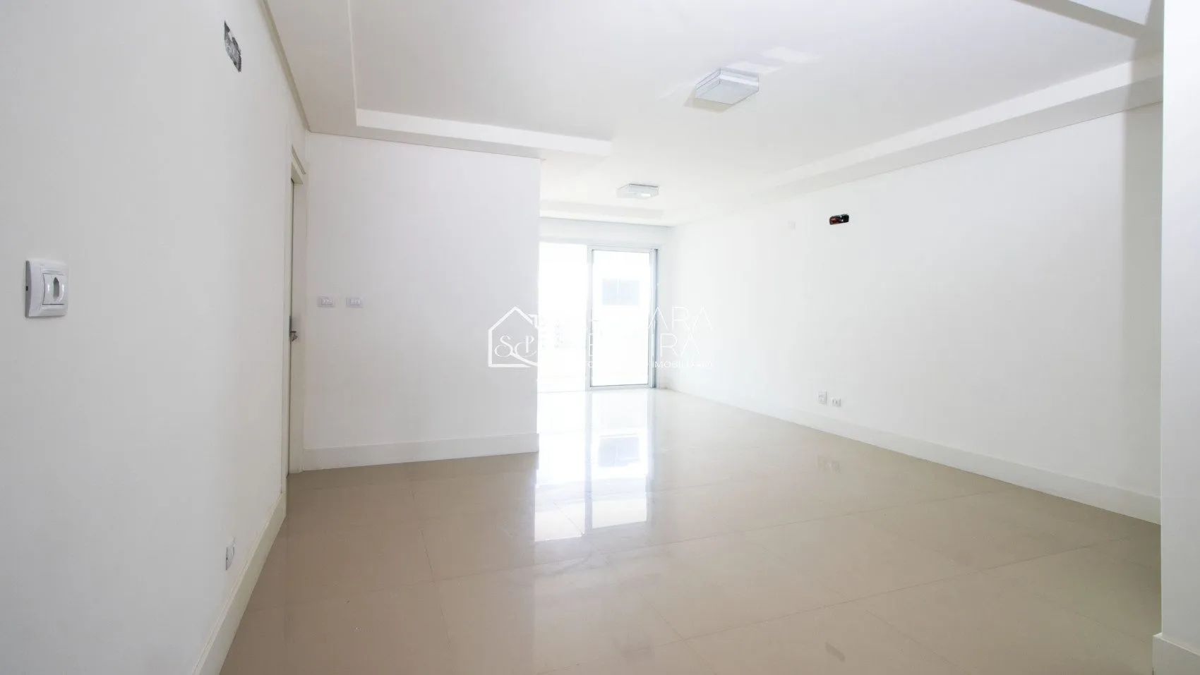 Imagem Apartamento 3 dormitórios com duas suítes e duas vagas sendo o único prédio de frete para a beira ma