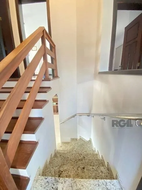 Imagem Excelente casa de 300m² com 4 dormitórios no bairro Sarandi.