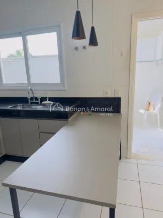 Imagem Apresentamos uma residência sofisticada e moderna no exclusivo Residencial Jardim dos Manacás, uma...