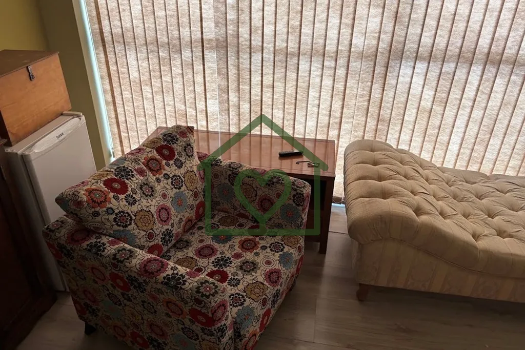 Imagem Sala comercial com 28m² privativos, localizada no 6º andar, em prédio com elevador e portaria, ga...