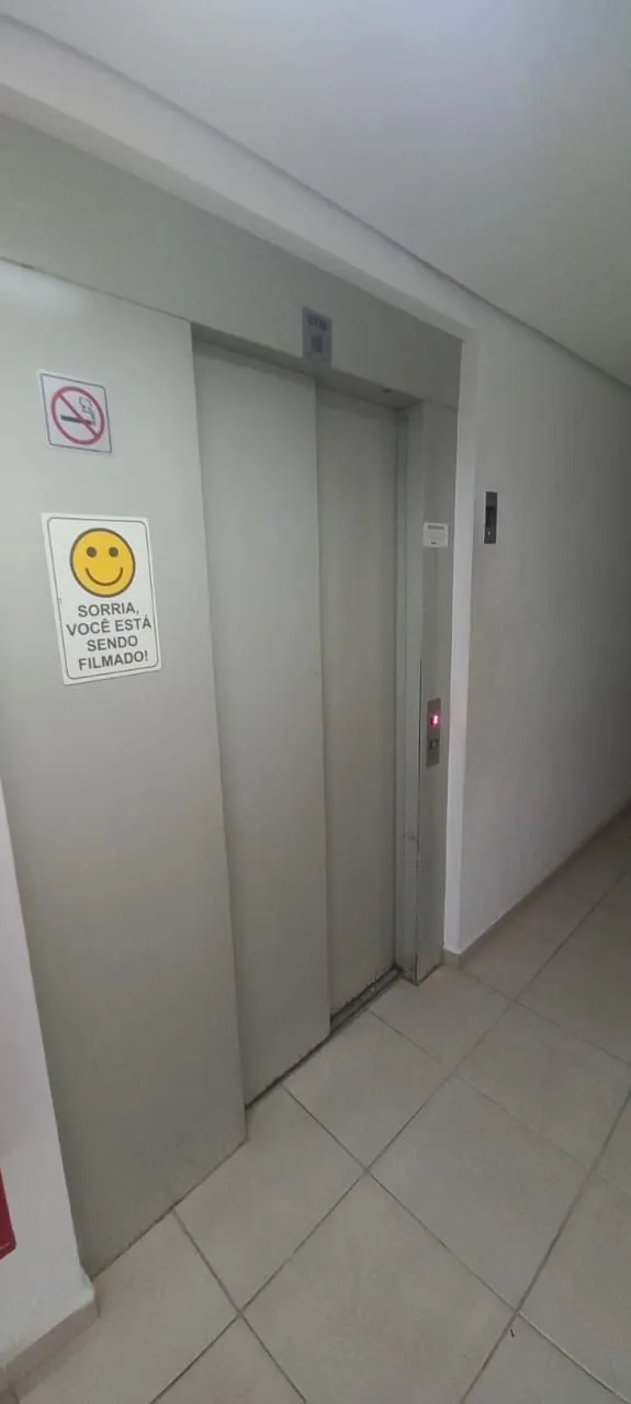 Imagem Apartamento à venda, no condomínio Reserva Anáua todo com piso porcelanato e armário na cozinha