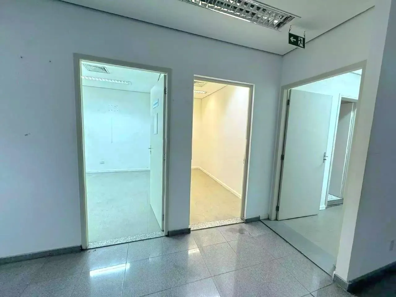 Imagem Ponto Comercial de Esquina com 360m², Grande Visibilidade, 3 Banheiros, Cozinha e Estacionamento Privativo