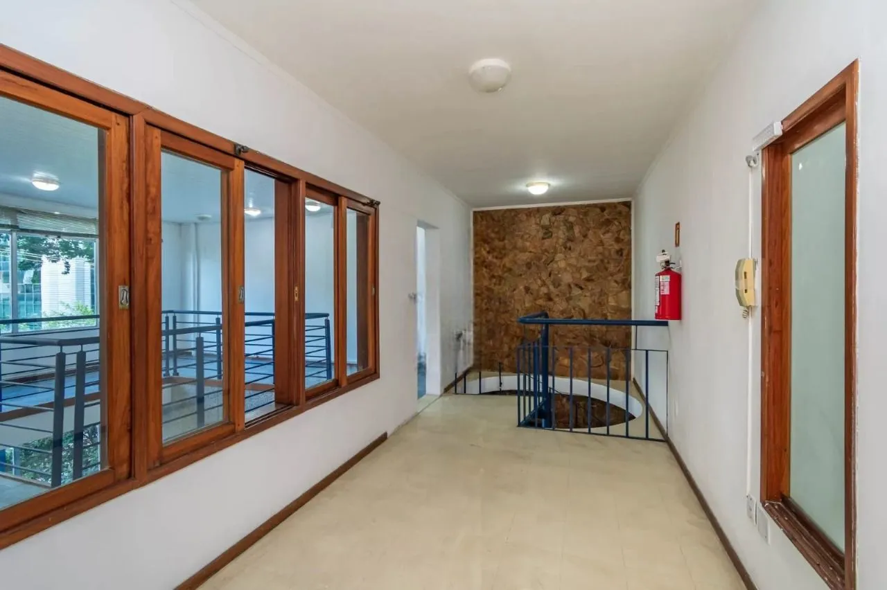 Imagem Predio Comercial com 1000m², 5 vagas, no bairro Higienópolis em Porto Alegre para Alugar