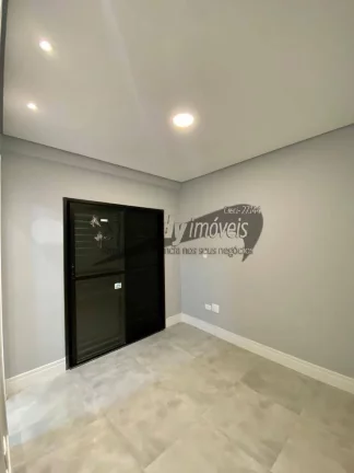 Imagem Casa á venda em Santos, com piscina e churrasqueira,