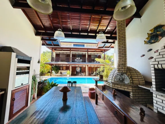Imagem Imponente casa à venda em Riviera de São Lourenço Módulo 20: 5 quartos, 2 suítes, 3 salas, 4 vagas, 317m² de área.