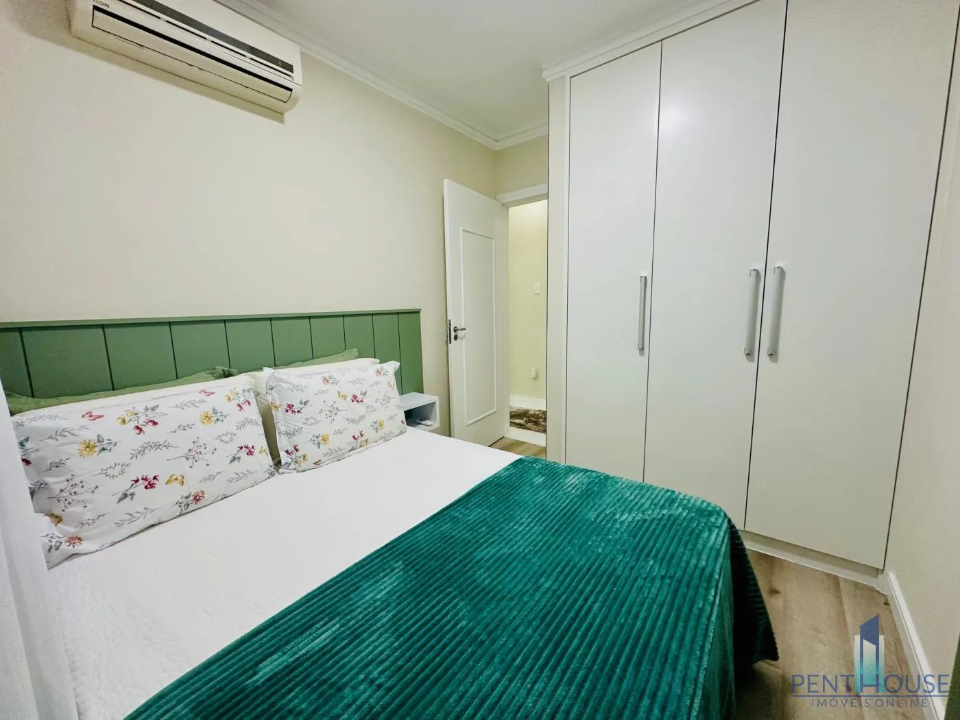 Imagem Apartamento Quadra Mar para Venda em Balneário Camboriú, CENTRO, 2 dormitórios, 1 banheiro, 1 vaga