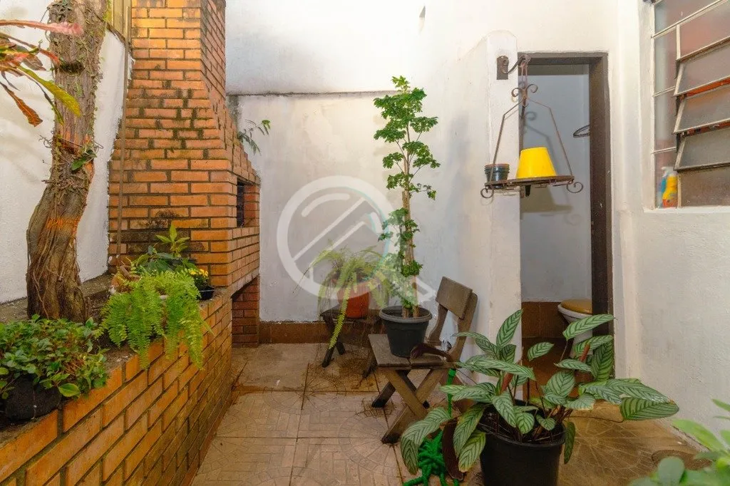 Imagem Casa 2 pavimentos com 130m² de área privativa, três dormitórios, living dois ambientes, sala de ...