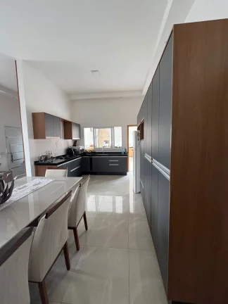 Imagem Residência Excepcional no Centro de Quadra, SP - Viva em Luxo e Conforto Absolutos!