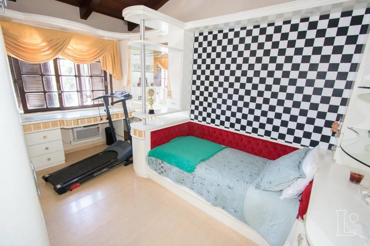 Imagem Casa para Venda - 238.68m², 4 dormitórios, sendo 1 suites, 4 vagas - Ipanema