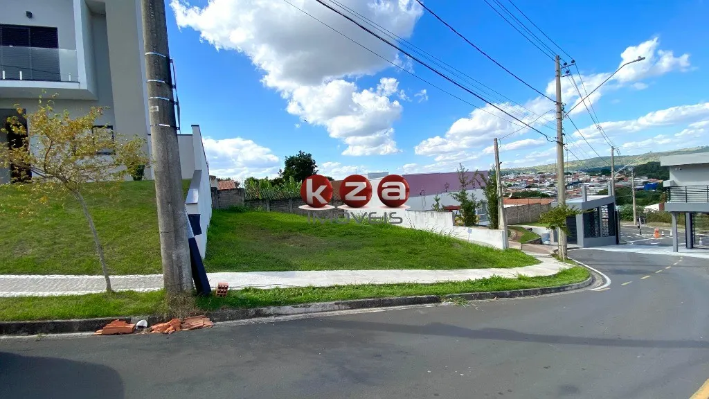 Imagem Terreno à venda em condomínio em Valinhos-SP, Vivenda das Pitangueiras, com 302m² de área.