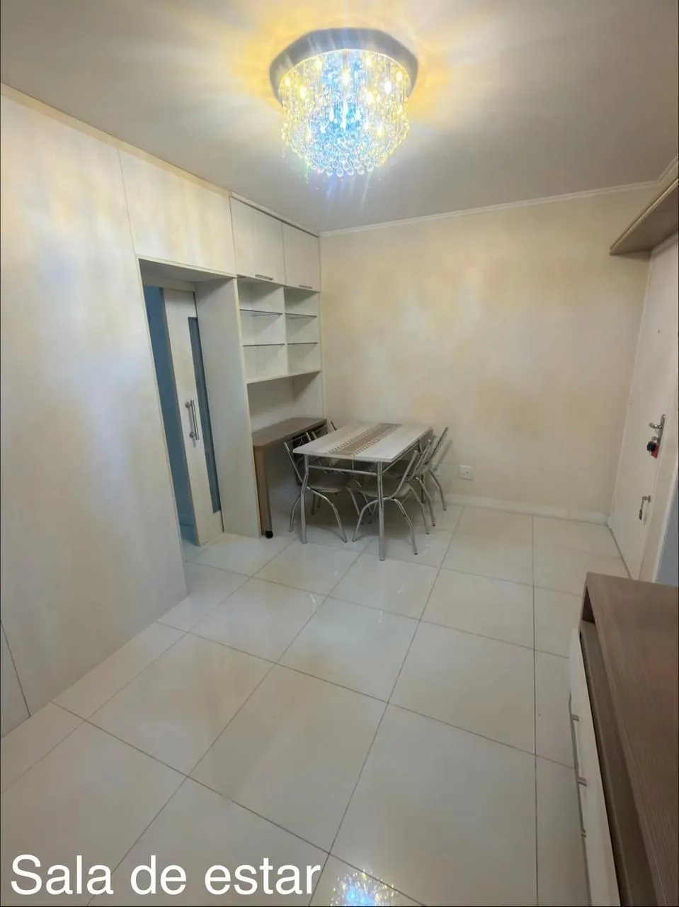 Imagem Apartamento de 2 quartos, suíte e 1 vaga de garagem no bairro Menino Deus em POA