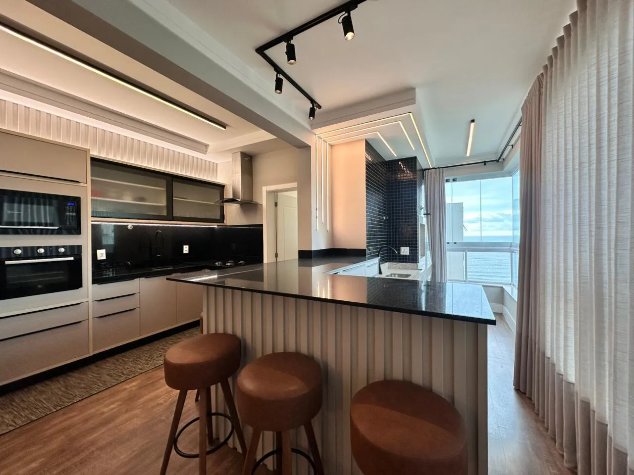 Imagem Apartamento com vista para o mar à venda com 130m2 por R$ 3.200.000,00