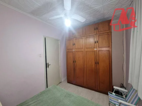 Imagem Casa com 5 dormitórios e pátio próximo à Redenção