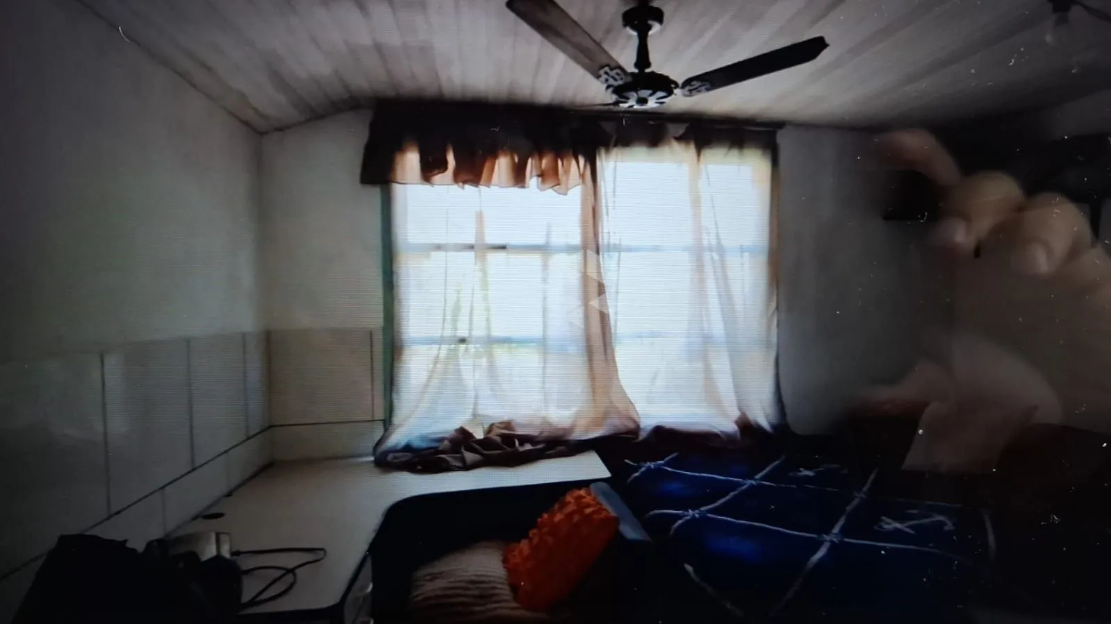 Imagem CASA AMPLA, 2 DORMITÓTIOS, 1SUÍTE, SALA, COZINHA, BANHEIRO SOCIAL , 2 VAGAS DE GARAGEM E ÓTIMA LOCALIZAÇÃO!