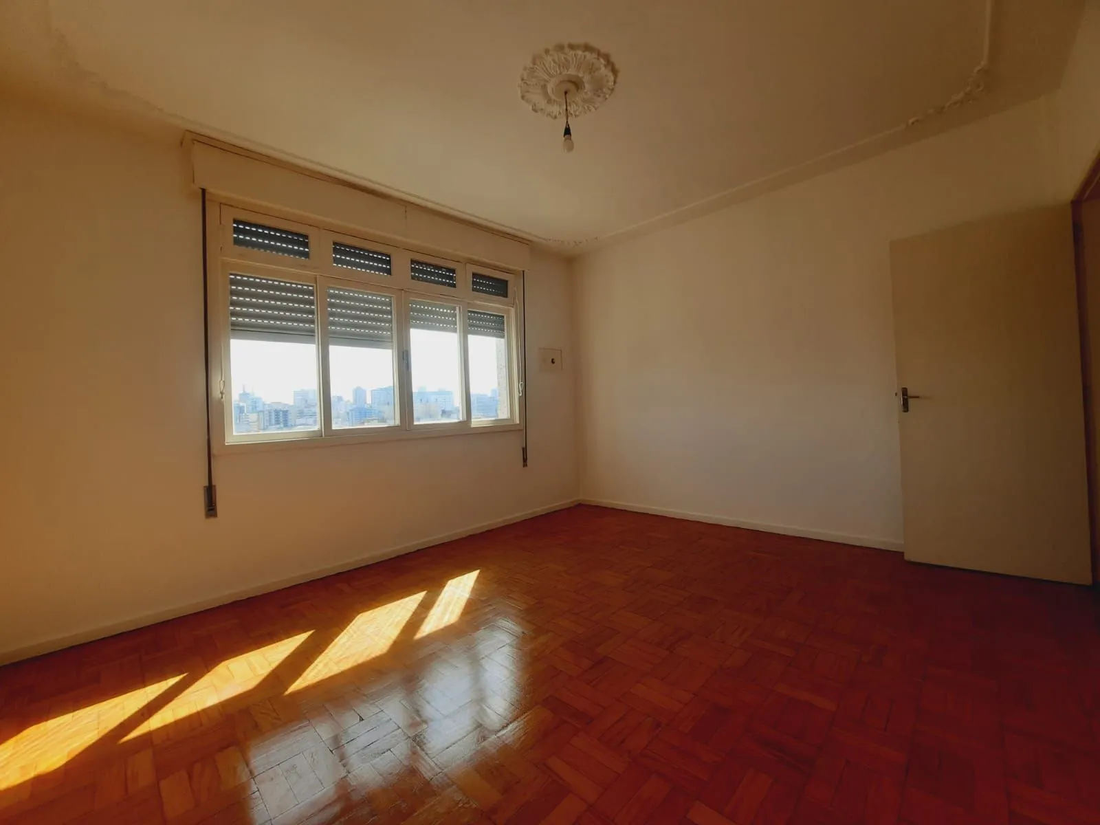 Imagem Apartamento 3 dormitórios no bairro Cidade Baixa/ Porto Alegre.