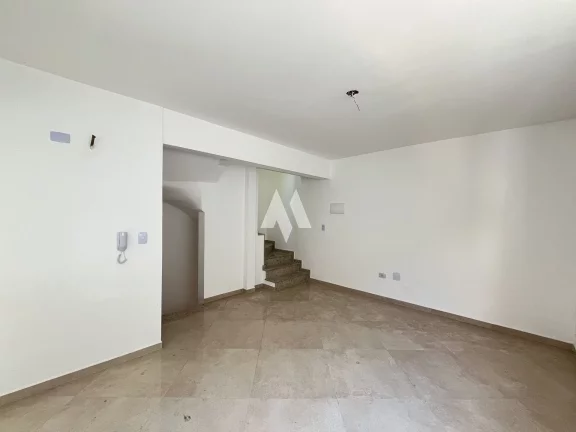 Imagem Casa alta á venda com o melhor valor de m² da região - 2 dormitórios com 2 suítes e garagem - Campo Grande, Santos/SP