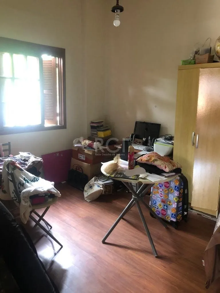 Imagem Casa/terreno medindo 200m² de privativo, 550m² totais no bairro Partenon, 9 vag