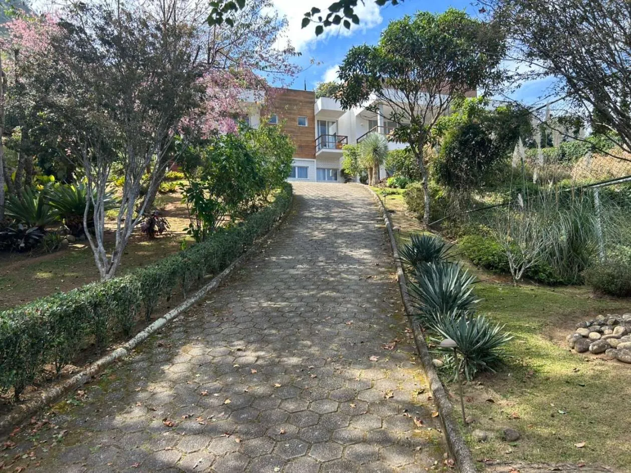 Foto do imóvel Casa em Condomínio para Venda em Petrópolis / RJ em Rua Agnello Barreiros